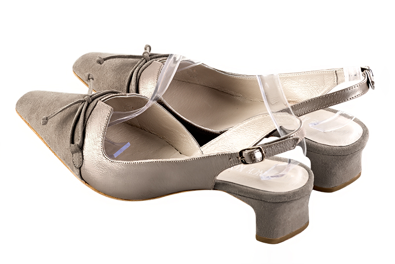 Tan beige women's open back shoes, with a knot. Tapered toe. Low kitten heels. Rear view - Florence KOOIJMAN
